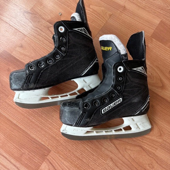 Bauer youth hockey skates size 12 - Picture 1 of 4